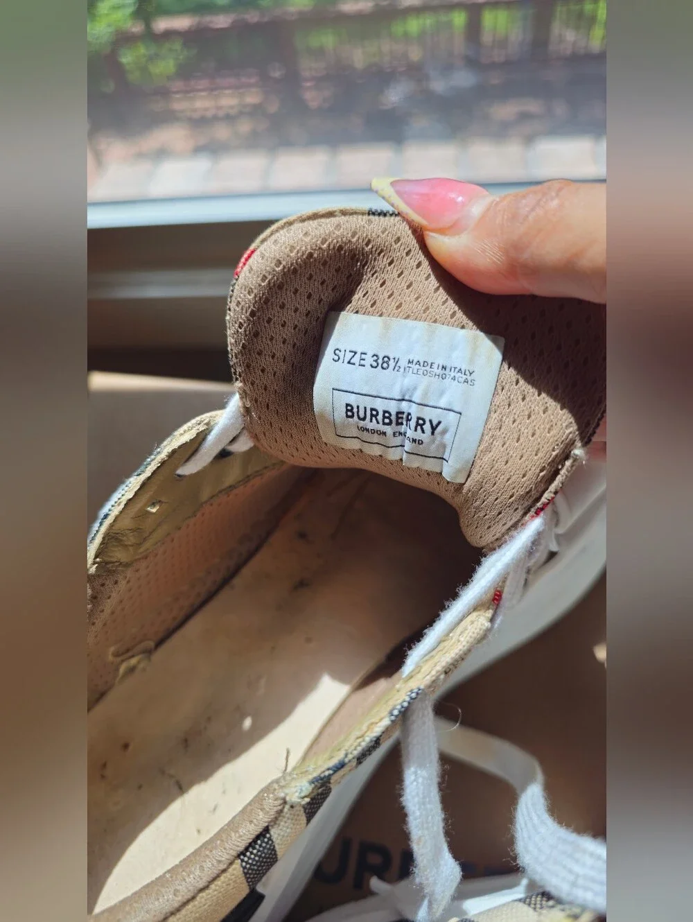 Burberry Signature Sneakers 38.5